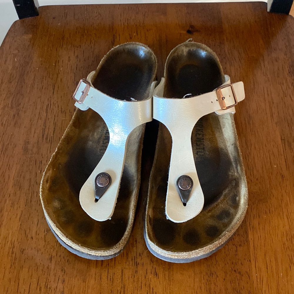Birkenstock Gizeh size 38. Metallic Pearl color